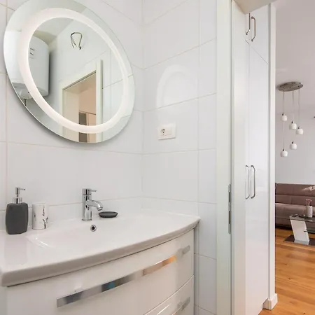 Lana - Sea View With Parking Apartamento *