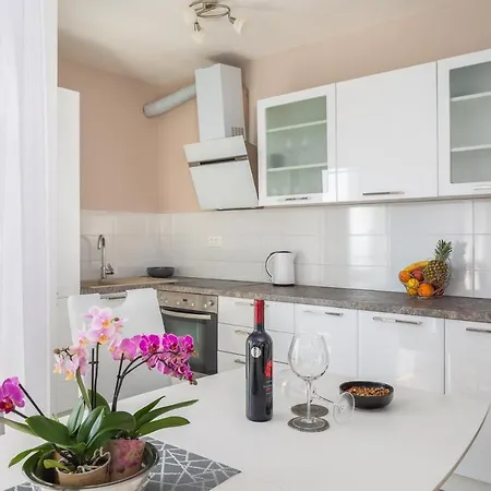 Apartamento Lana - Sea View With Parking