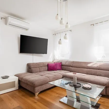 Lana - Sea View With Parking Apartamento Makarska