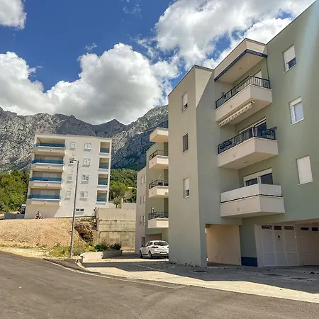 Lana - Sea View With Parking דירה