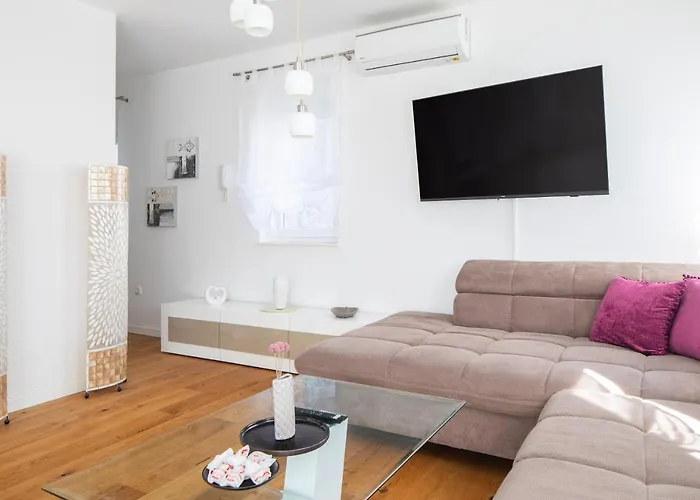 Lana - Sea View With Parking מאקרסקה