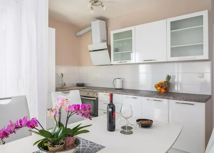 דירה Lana - Sea View With Parking