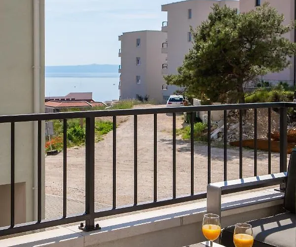 Lana - Sea View With Parking דירה