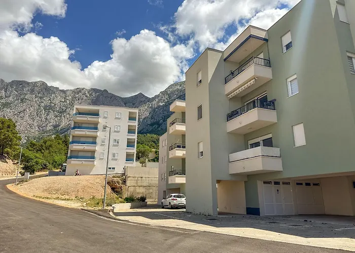 Lana - Sea View With Parking דירה