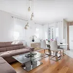 Lana - Sea View With Parking *