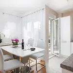 Lana - Sea View With Parking *