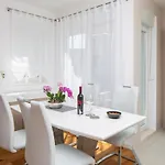 Lana - Sea View With Parking Makarska