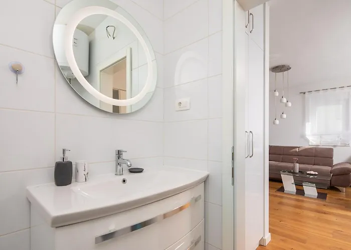 Lana - Sea View With Parking Apartment *