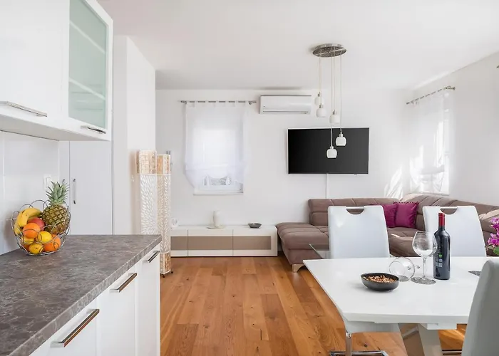 Lana - Sea View With Parking Makarska