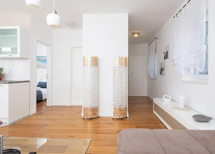 Lana - Sea View With Parking Apartment Makarska