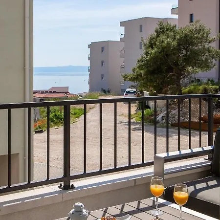 Lana - Sea View With Parking Apartman