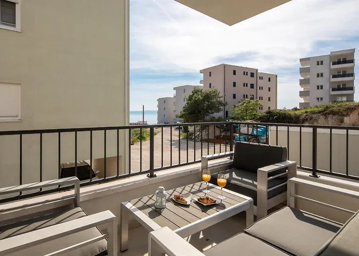 Апартаменти Lana - Sea View With Parking *